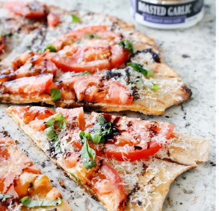 Roasted Garlic Tomato Basil Pizza1