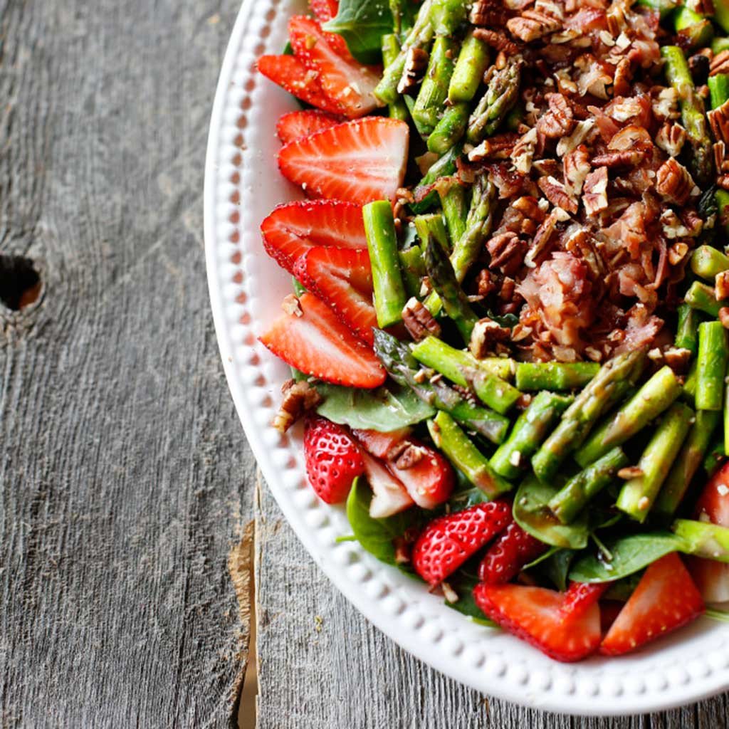 STRAWBERRY, ASPARAGUS & PANCETTA SALAD WITH POMEGRANATE VINAIGRETTE