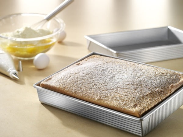 Usa Rect Cake Pan With Lid