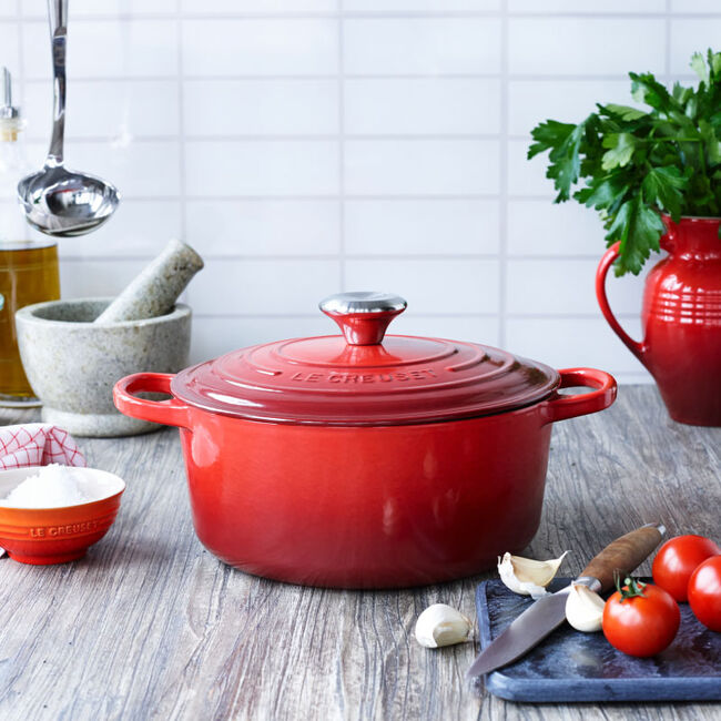 Le Creuset 7.25-qt Round Enameled Cast Iron Dutch Oven with Stainless Steel  Knobs